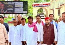 UP: अखिलेश यादव की विवादित होर्डिंग मामले में भड़की सपा, पुलिस से कार्रवाई की मांग
