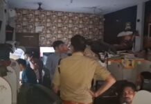 UP: लखनऊ अग्निकांड के बाद चंदौली प्रशासन अलर्ट, संस्थानों के संचालकों के साथ हुई अहम बैठक
