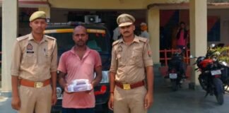 UP: बलिया में खाकी के हत्थे चढ़ा 25 हजार का इनामी बदमाश, लूट का माल और अवैध असलहा बरामद