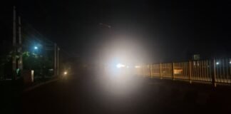 UP: मथुरा हाईवे पर एक हफ्ते से अंधेरा, बंद स्ट्रीट लाइटों ने बढ़ाया हादसों का खतरा
