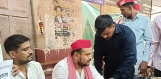 UP: सपा का अनोखा प्रदर्शन, खून से लिखा पीएम मोदी को पत्र, गाय को ‘राष्ट्र माता’ घोषित करने की मांग