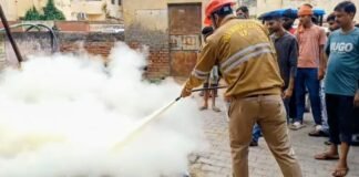 UP: लखनऊ हादसे के बाद अस्पतालों में बढ़ाई गई सतर्कता, जिला अस्पताल में फायर मॉक ड्रिल