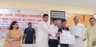 टॉपर्स का सम्मान : अमेठी में मेधावी छात्रों को मिला पुरस्कार और प्रोत्साहन राशि