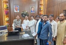 सहजनवा में फैक्ट्री प्रदूषण के खिलाफ SDM को सौंपा ज्ञापन, NSUI ने की सख्त कार्रवाई की मांग