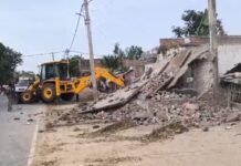 बहराइच में गरजा बुल्डोजर, 9 अवैध मकान किए गए जमींदोज