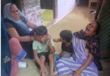 कमरे में फंदे से लटका मिला महिला का शव, पास ही सो रही थी चार वर्षीय बेटी