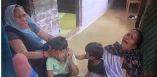 कमरे में फंदे से लटका मिला महिला का शव, पास ही सो रही थी चार वर्षीय बेटी