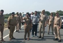 दिनदहाड़े हाईवे पर चेन लूट : तमंचा दिखाकर महिला से सोने की चेन छीनी, विरोध करने पर बेटे को पीटा
