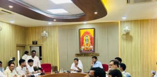 गोरखपुर : सीएमआईएस पोर्टल की रेड श्रेणी परियोजनाओं पर सख्ती, मण्डलायुक्त अनिल ढींगरा ने कई अधिकारियों को जारी किया कारण बताओ नोटिस