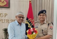 गोरखपुर : एडीजी मुथा अशोक जैन बने यूपी के पुलिस महानिदेशक, अधिकारियों ने दी बधाई