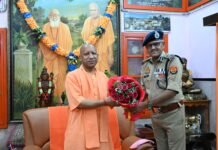 डीजी बनने के बाद एडीजी जोन गोरखपुर अशोक मुथा जैन ने सीएम योगी से की शिष्टाचार भेंट