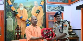 डीजी बनने के बाद एडीजी जोन गोरखपुर अशोक मुथा जैन ने सीएम योगी से की शिष्टाचार भेंट