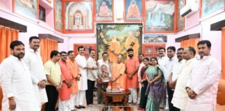नगर निगम कार्यकाल के तीन वर्ष पूर्ण होने पर मुख्यमंत्री योगी आदित्यनाथ से मिले महापौर डॉ० मंगलेश श्रीवास्तव, प्राप्त किया आशीर्वाद एवं मार्गदर्शन