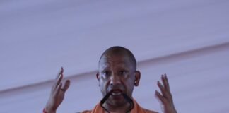 मनबढ़ई कर गरीबों का हक छीनने, व्यापारियों को धमकाने और बेटी की इज्जत से खिलवाड़ करने वालों को छोड़ेगी नहीं सरकार : सीएम योगी