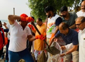 मोदी सरकार के 12 वर्ष पूर्ण होने पर गोरखपुर सांसद रवि किशन ने किया श्रमदान, प्लॉग रन अभियान में लिया भाग