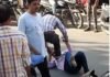 फर्रुखाबाद में पैसों के लेन-देन को लेकर बवाल: बीच सड़क पर दो पक्षों में जमकर मारपीट, दौड़ा-दौड़ाकर पीटा; वीडियो वायरल