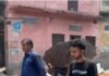 इंसानियत की जीत : ठेले पर बैंक पहुंची बुजुर्ग दादी के घर पहुंचे मैनेजर, हाथ जोड़कर मांगी माफी
