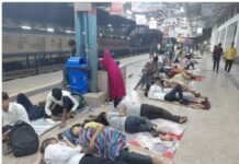 यूपी पुलिस भर्ती परीक्षा का आगाज : पहले ही दिन 13 हजार से अधिक अभ्यर्थियों का जमावड़ा, बस अड्डों और स्टेशन पर गुजरी रात