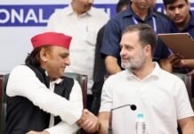 दिल्ली में INDIA ब्लॉक बैठक : राहुल-अखिलेश की गर्मजोशी, यूपी-2027 पर तेज हुई चर्चा