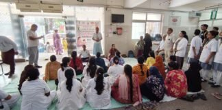 गर्भवती एवं धात्री महिलाओं के अच्छे स्वास्थ्य हेतु दीनदयाल उपाध्याय गोरखपुर विश्वविद्यालय द्वारा महिला चिकित्सालय में योग शिविर आयोजित