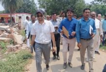 देवरिया : डीएम ने दो निर्माणाधीन परियोजनाओं का किया औचक निरीक्षण, गुणवत्ता और समयबद्धता पर दिए सख्त निर्देश