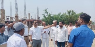 देवरिया : डीएम ने दो निर्माणाधीन परियोजनाओं का किया औचक निरीक्षण, गुणवत्ता और समयबद्धता पर दिए सख्त निर्देश