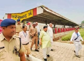 फर्रुखाबाद रेलवे स्टेशन के निर्माण कार्य में मिलीं गंभीर खामियां, निरीक्षण के दौरान सांसद मुकेश राजपूत भड़के