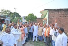 ग्रामीणों ने टप्पू सिंह को बताया सबसे लोकप्रिय चेहरा, चौरी चौरा में बाहरी प्रत्याशियों के खिलाफ जताई एकजुटता