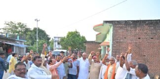 ग्रामीणों ने टप्पू सिंह को बताया सबसे लोकप्रिय चेहरा, चौरी चौरा में बाहरी प्रत्याशियों के खिलाफ जताई एकजुटता
