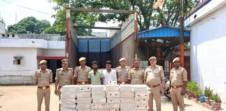 सलेमपुर पुलिस की बड़ी कार्रवाई : 432 लीटर अवैध अंग्रेजी शराब बरामद, दो तस्कर गिरफ्तार