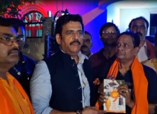मोदी सरकार के 12 वर्ष पूर्ण होने पर मालवीय नगर मंडल में सांसद रवि किशन ने किया जनसंपर्क, घर-घर पहुंचकर गिनाईं उपलब्धियां
