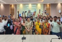 फर्रुखाबाद पुलिस की बड़ी सफलता : 28 लाख रुपये के 125 खोए मोबाइल बरामद, पीड़ितों को लौटाई मुस्कान