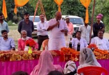 चौरी चौरा में टप्पू भैया की चौपाल : ग्रामीणों ने बाहरीयों के खिलाफ एकजुट होकर 2027 में स्थानीय प्रत्याशी बनाने का लिया संकल्प