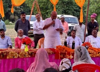 चौरी चौरा में टप्पू भैया की चौपाल : ग्रामीणों ने बाहरीयों के खिलाफ एकजुट होकर 2027 में स्थानीय प्रत्याशी बनाने का लिया संकल्प
