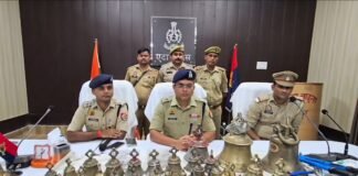 एटा में मंदिरों से घंटा चोरी करने वाले गैंग का खुलासा, लाखों का सामान बरामद, दो आरोपी गिरफ्तार