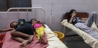 रेलवे द्वारा लगाए गए जटरोफा के फल खाने से महिला समेत सात बच्चों की तबीयत बिगड़ी, सीएचसी में भर्ती