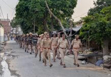 कायमगंज में पुलिस का पैदल मार्च, सुरक्षा और कानून-व्यवस्था का लिया जायजा