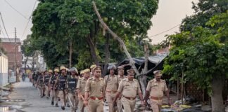 कायमगंज में पुलिस का पैदल मार्च, सुरक्षा और कानून-व्यवस्था का लिया जायजा
