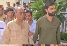 प्रभारी मंत्री के सामने मंच पर बेहोश होकर गिरे विधायक सुशील शाक्य, कार्यक्रम में मचा हड़कंप