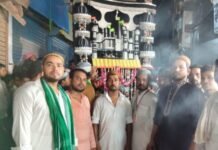 मोहर्रम की चौथी तारीख पर अकीदत का सैलाब, खानसामा कमेटी का अलम जुलूस शान-ओ-शौकत से निकला