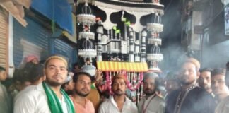 मोहर्रम की चौथी तारीख पर अकीदत का सैलाब, खानसामा कमेटी का अलम जुलूस शान-ओ-शौकत से निकला
