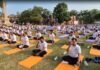 लखनऊ रेजिडेंसी में डिप्टी सीएम ब्रजेश पाठक संग सैकड़ों लोगों ने किया सामूहिक योग