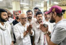 लखनऊ : KGMU पहुंचे कांग्रेस प्रदेश अध्यक्ष अजय राय, अग्निकांड के घायलों और परिजनों से की मुलाकात