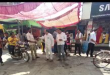 गंगा दशहरा पर व्यापारियों ने किया शर्बत वितरण, राहगीरों और श्रद्धालुओं को दी गर्मी से राहत