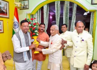 लखनऊ: भाजपा प्रदेश अध्यक्ष पंकज चौधरी ने डॉ. राम मनोहर लोहिया के परिजनों से की मुलाकात, सपा प्रवक्ता साजन का तंज