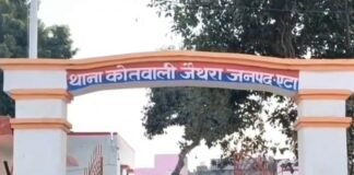 एटा: पुरानी रंजिश में प्रधानाचार्य ने अपने ही क्लर्क की की निर्मम हत्या, गाड़ी में शव लेकर फरार था, परिजनों ने पकड़ा