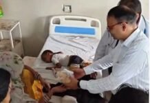फर्रुखाबाद के एनआरसी वार्ड में क्षमता से अधिक भर्ती मिले कुपोषित बच्चे, केंद्रीय अधिकारी ने जांच के बाद मांगी विस्तृत रिपोर्ट, कमियों पर दिए सख्त निर्देश