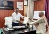 उत्तर प्रदेश: लाचार बुजुर्ग के लिए ‘मसीहा’ बने रायबरेली एसडीएम, जेब से भरे स्टाम्प के पैसे, मिनटों में दिलाया बुजुर्ग को उसका हक