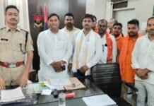 चंदौली: क्रिकेट विवाद में घायल युवक को न्याय दिलाने की मांग, भाजपा ओबीसी मोर्चा जिलाध्यक्ष ने एसपी से की मुलाकात