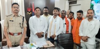 चंदौली: क्रिकेट विवाद में घायल युवक को न्याय दिलाने की मांग, भाजपा ओबीसी मोर्चा जिलाध्यक्ष ने एसपी से की मुलाकात
